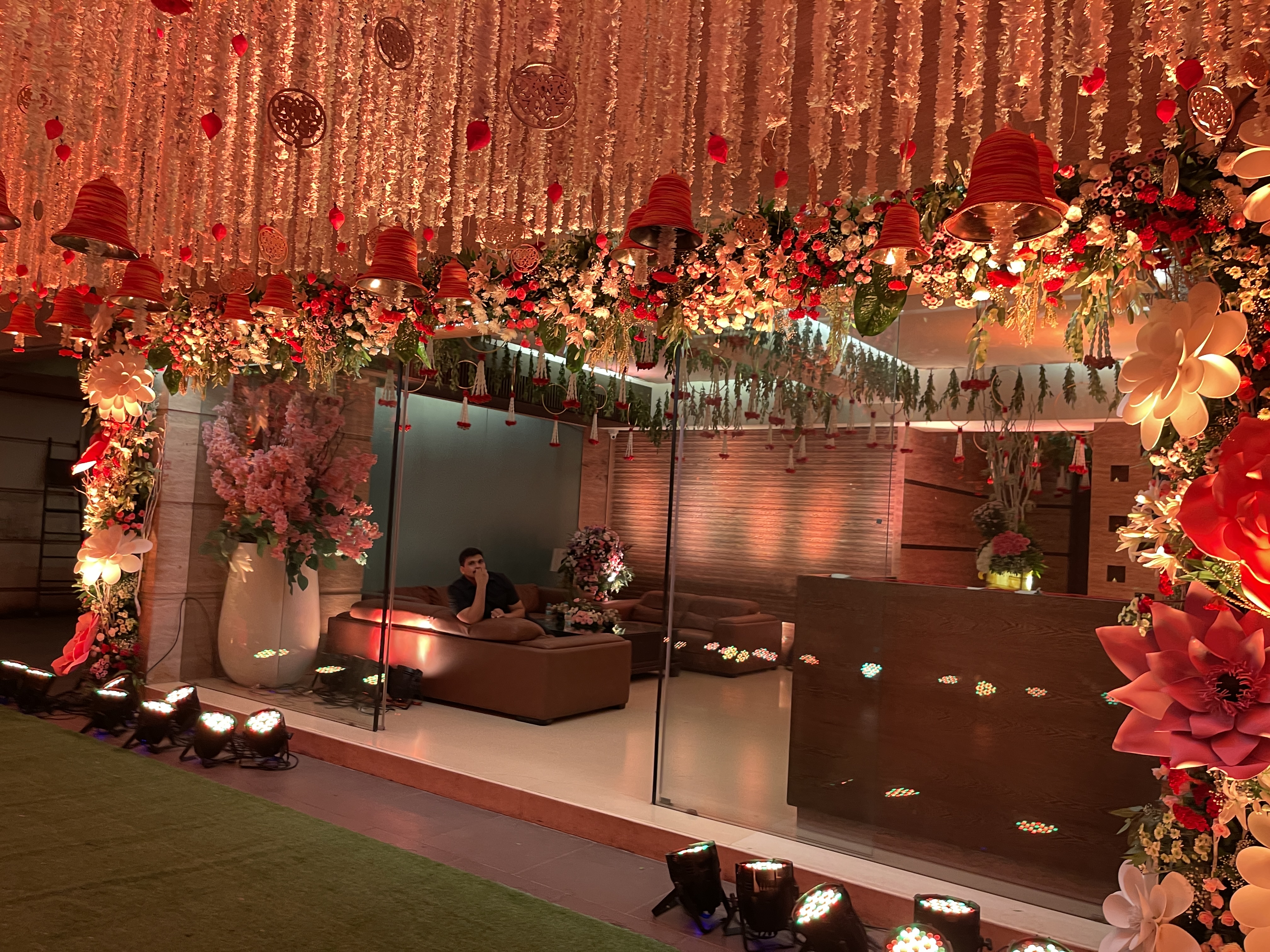 Cocktail party floral décor