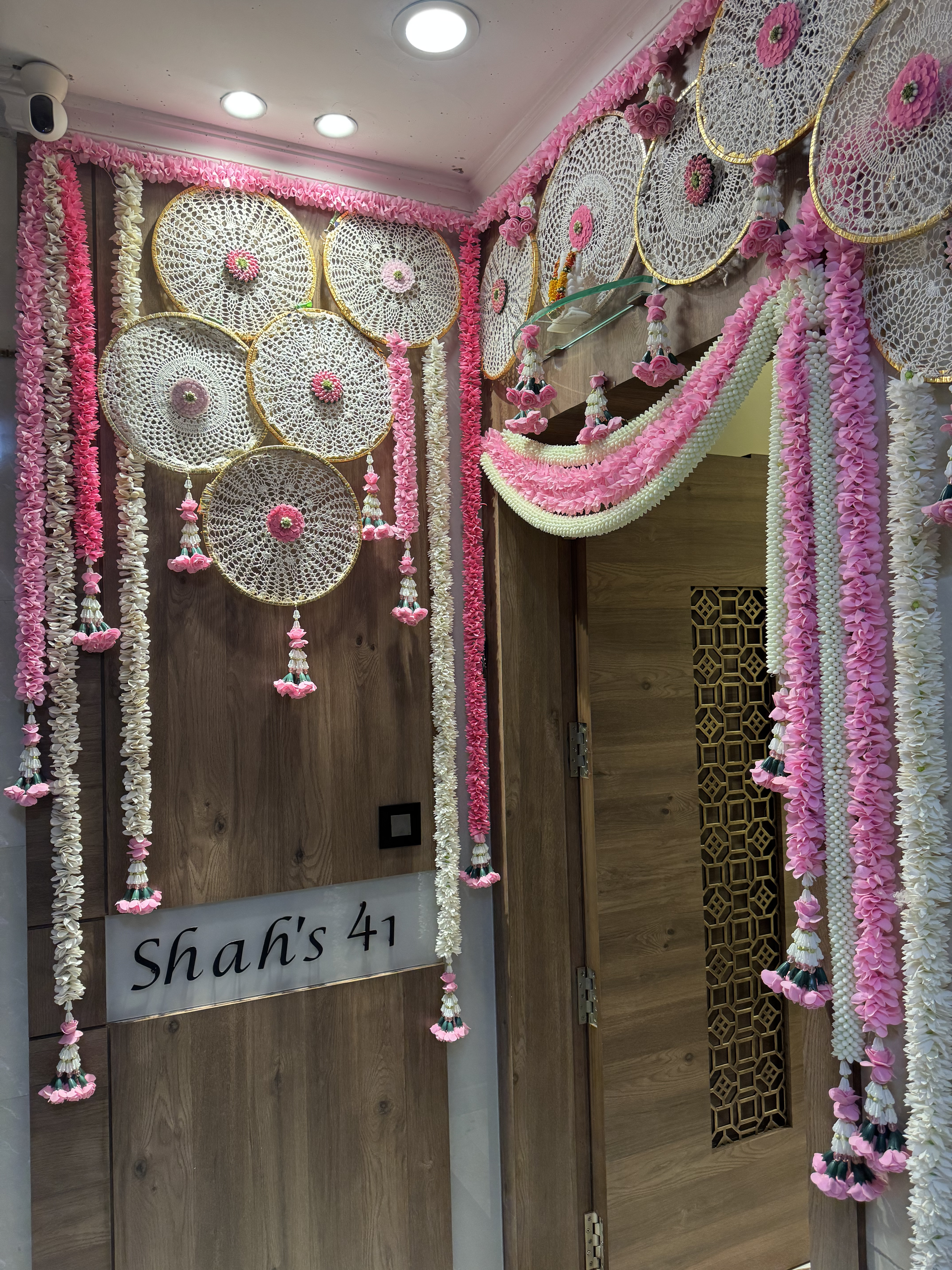 House party floral décor
